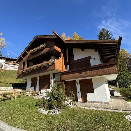 Casa Funivia, Immersa Nel E Vicina Al Centro Di Cortina 코르티나 담페조